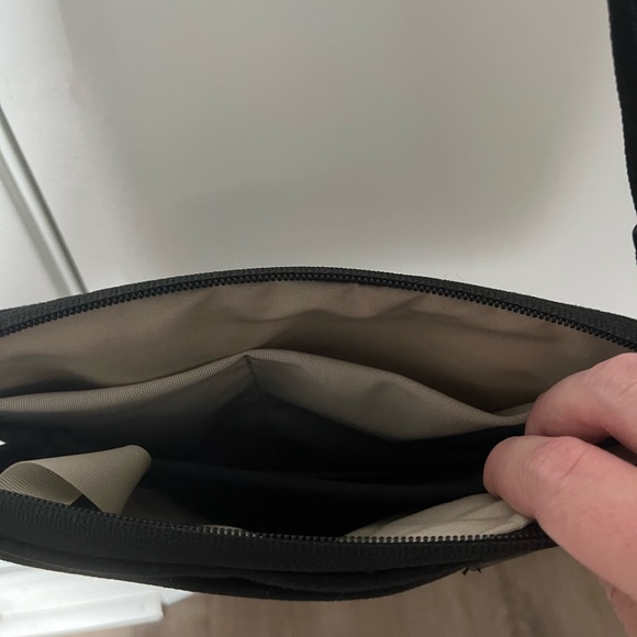 Bellroy City Pouch Plus - Picture 4 of 5